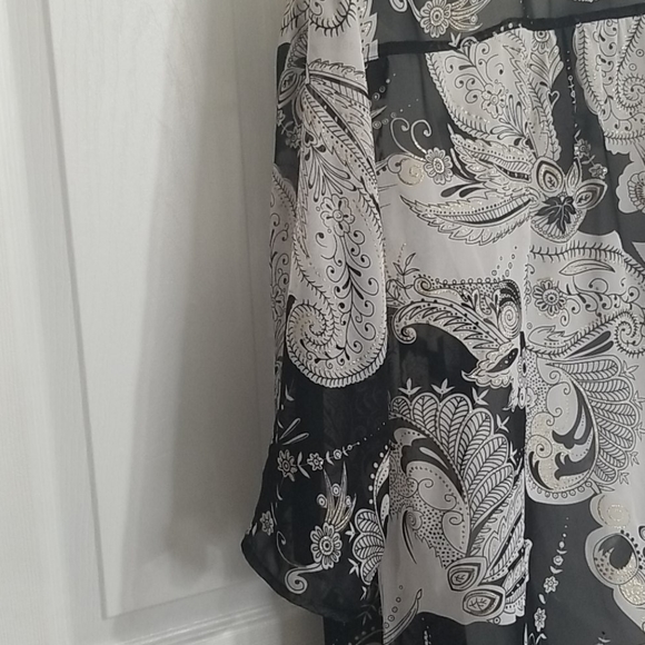 Maggie Barnes Kimono Topper - Picture 5 of 10